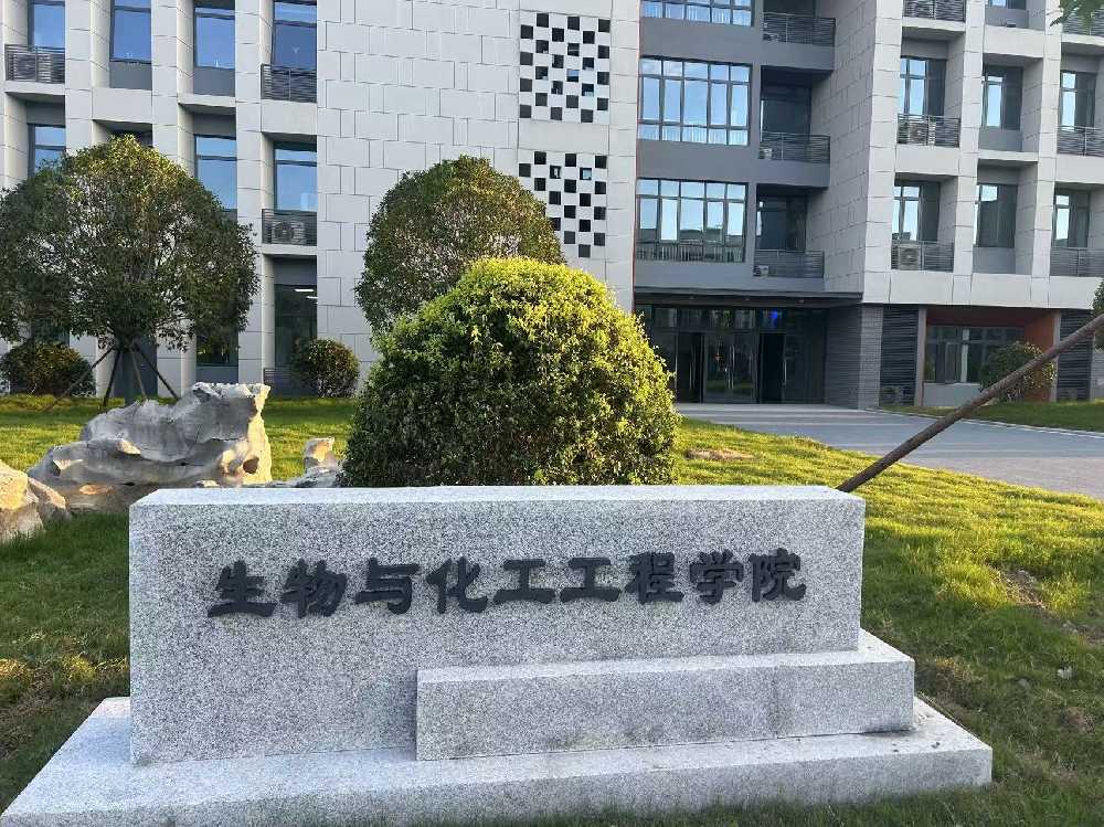 邓州市扬州职业大学体育场高杆灯项目